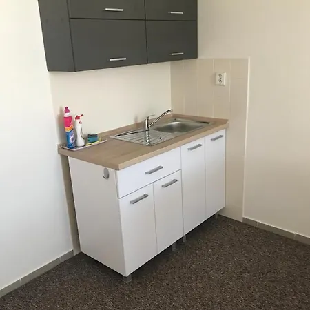 아파트 Apartmanove V Priemyselnej Zone