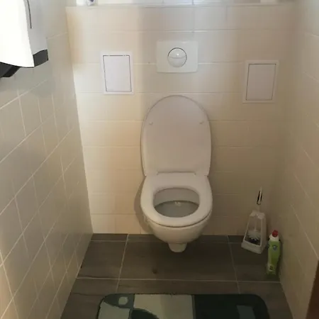 아파트 Apartmanove V Priemyselnej Zone *
