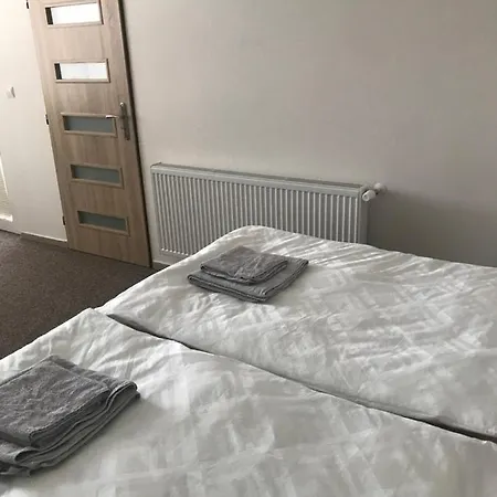 아파트 Apartmanove V Priemyselnej Zone 브라노우나트토플료우